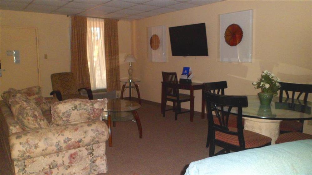 Americas Best Value Inn And Suites Victoria Room photo